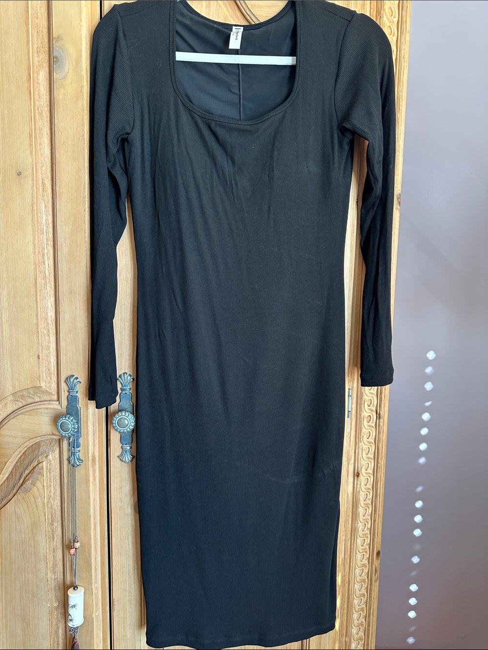 Women's Black Long-Sleeve Scoop Neck Maxi Dress